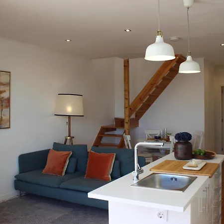 아파트 3 Bedroom Penthouse With A/c And Private Terrace